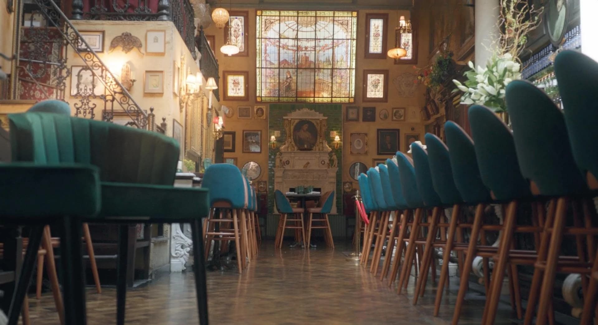 Lillie's Victorian Establishment happy hour in New York