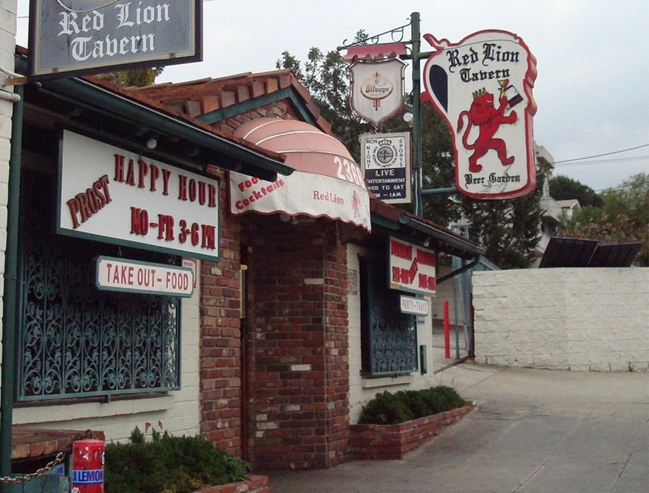 The Red Lion Tavern happy hour in Los Angeles