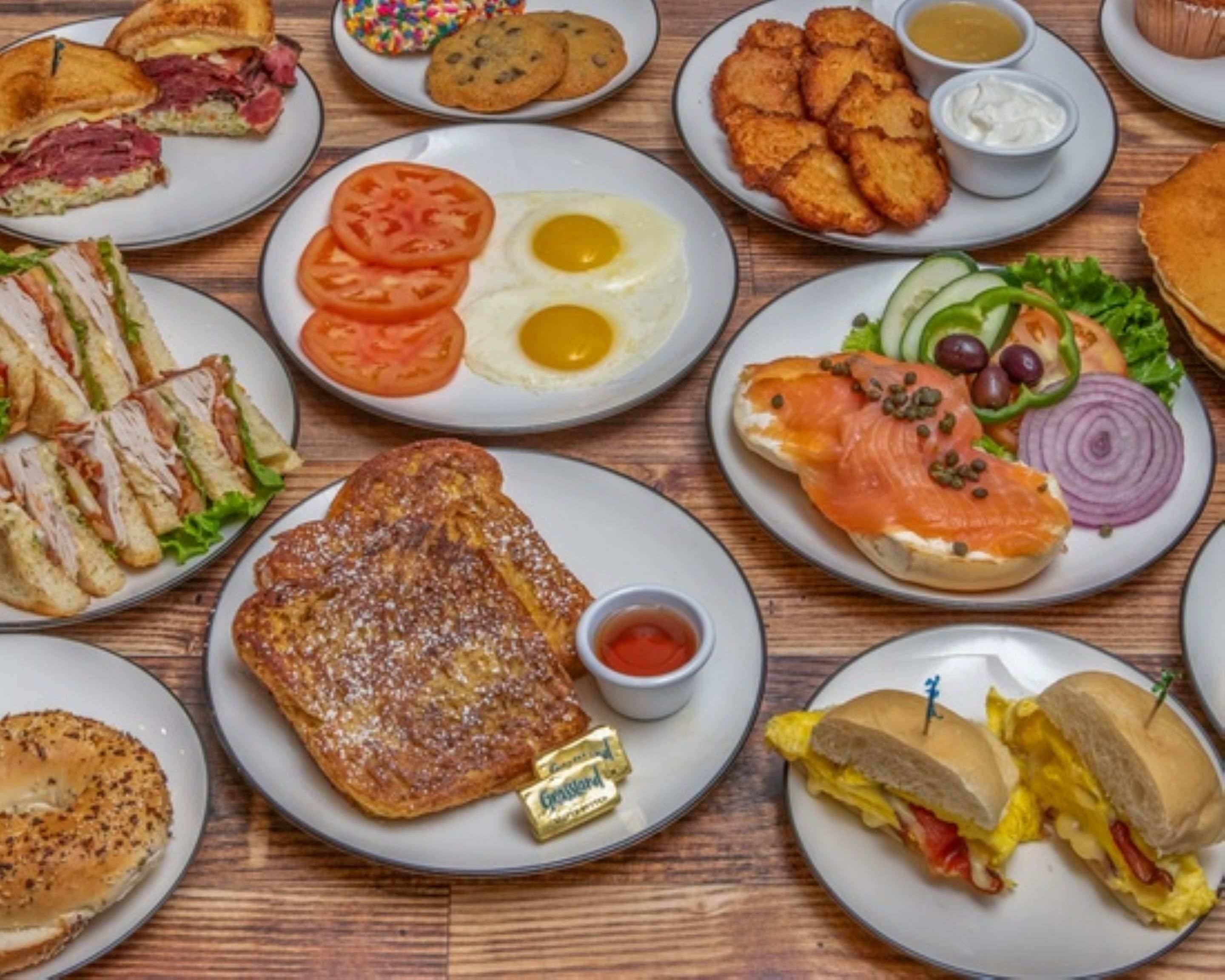 Roasters 'N Toasters happy hour in Miami