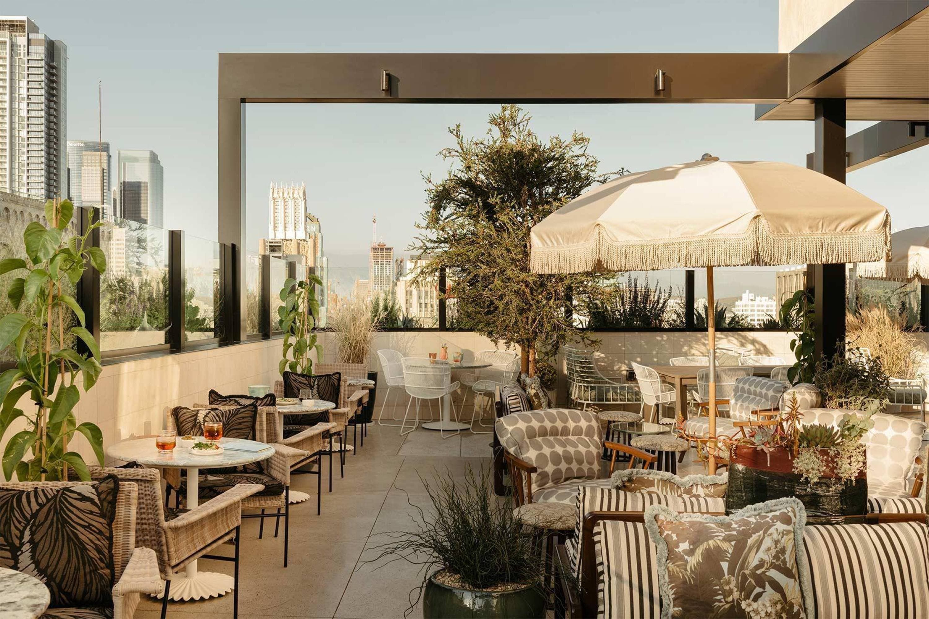 Pilot happy hour in Los Angeles